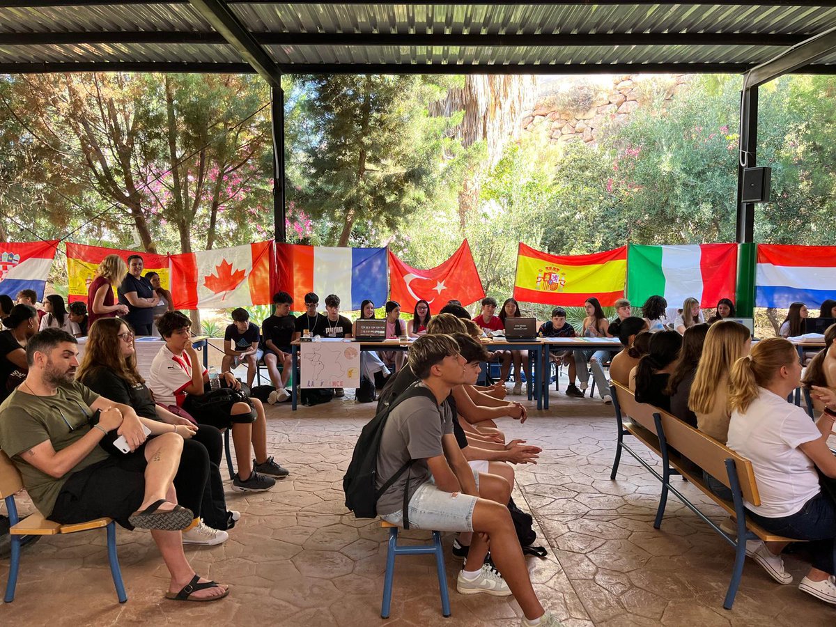 iesmm's tweet photo. I Jornada de Internacionalización (viernes, 31 de mayo)

Organizada por la Comisión Erasmus y su coordinadora Mª del Carmen Borja Gallego, la feria dio a conocer las múltiples movilidades internacionales que llevamos a cabo en nuestro Centro. https://t.co/GTcvmc4PWo
