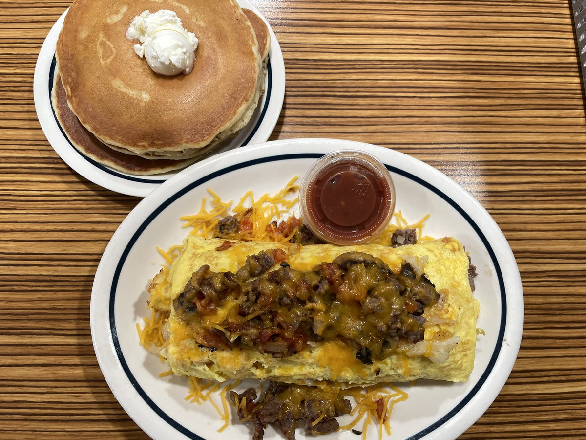 sumatraveldc's tweet photo. #パンケーキ が無性に食べたくなる時よく利用する #IHOP 先日朝食で注文した #BigSteakOmelette は3枚のパンケーキが付きこのボリューム、カロリーは1500kcal超え。24時間営業の店もあるので実はツアーで #BreakfastBox を手配する必要がある時御世話になっています。今後共お付き合いが続きそうです。 https://t.co/9SpLGOArsW