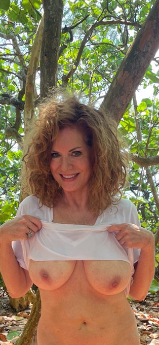 3 pic. Hi darling, a few more photos from my recent shoot. Thanks as always for your compliments. 
Love