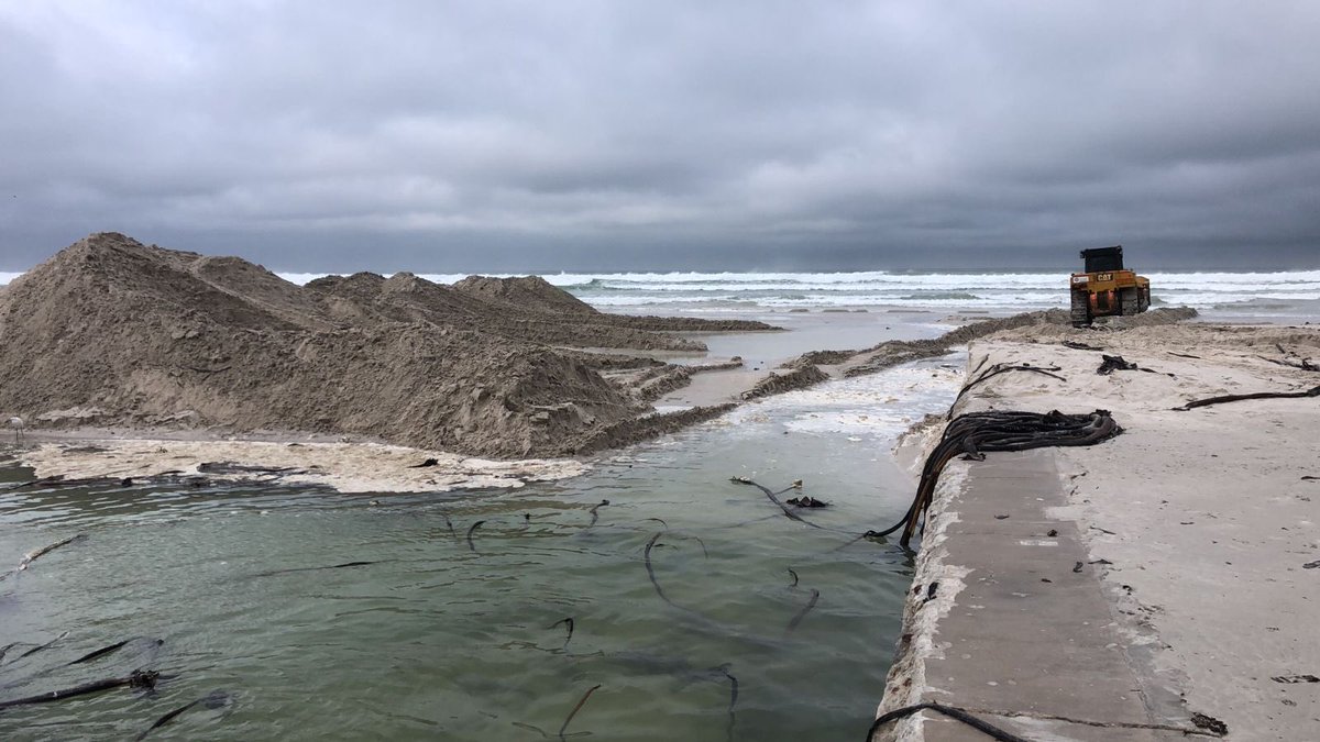 alexlansdowne's tweet photo. Great to begin @ser_africa #MakeADifferenceWeek with the opening of Zandvlei Estuary Mouth in Muizenberg.
The @CityofCT mechanically opens the river mouth to avoid upstream flooding and allow tidal flushing.
More exciting events loading this week.
(Pic: Nick Bode) https://t.co/LT0ULQqQuk