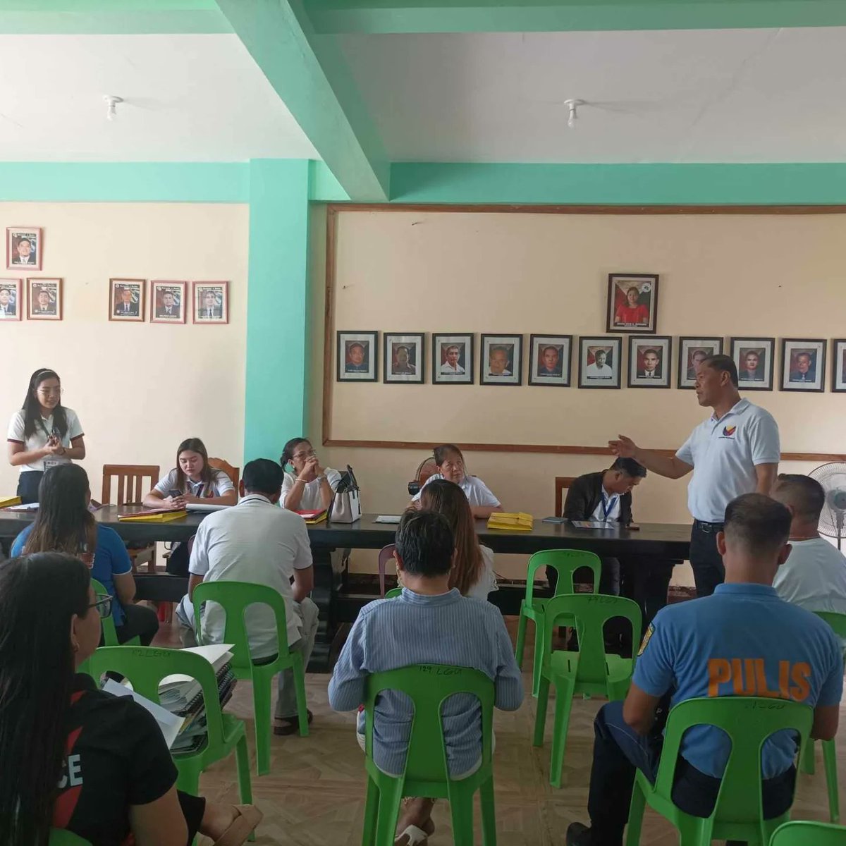 PNPAbraManabo's tweet photo. SEAL OF GOOD LOCAL GOVERNANCE (SGLG) MEETING
 PCPT ROVISCO G DULNUAN,Acting COP of Manabo MPS participated in the SEAL OF GOOD LOCAL GOVERNANCE (SGLG) MEETING  held at Liga ng mga Barangay,Municipal Building,Luzong,Manabo,Abra.
#SaBagongPilipinasAngGustongPulisLigtasKa https://t.co/xMjaEnUsJM