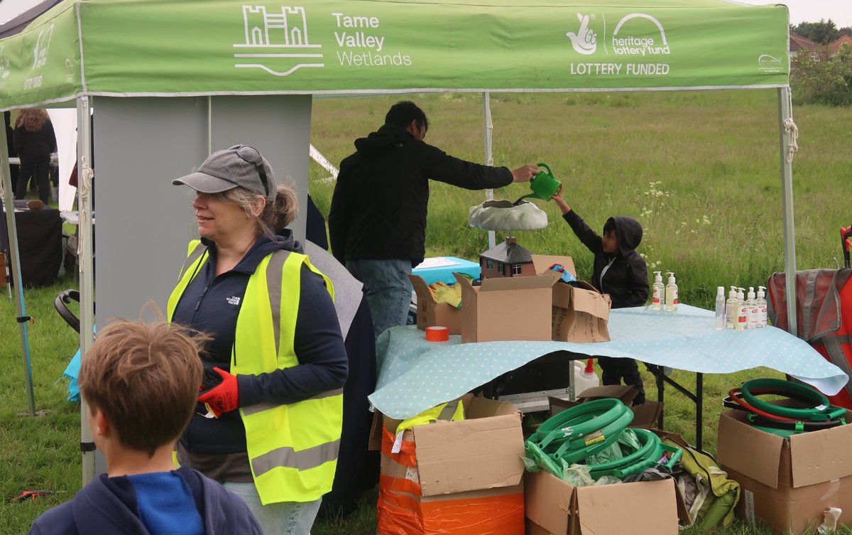 TyseleyEnergy's tweet photo. 🌿 Last week, we hosted a fantastic Community Day at Heybarnes Recreation Ground with Eco Park and The Active Wellbeing Society! Kids enjoyed a variety of fun half-term activities, including litter picking, wildlife crafts, and mini beast hunts🌟

#Sustainability #CommunityDay https://t.co/l68SWCMify