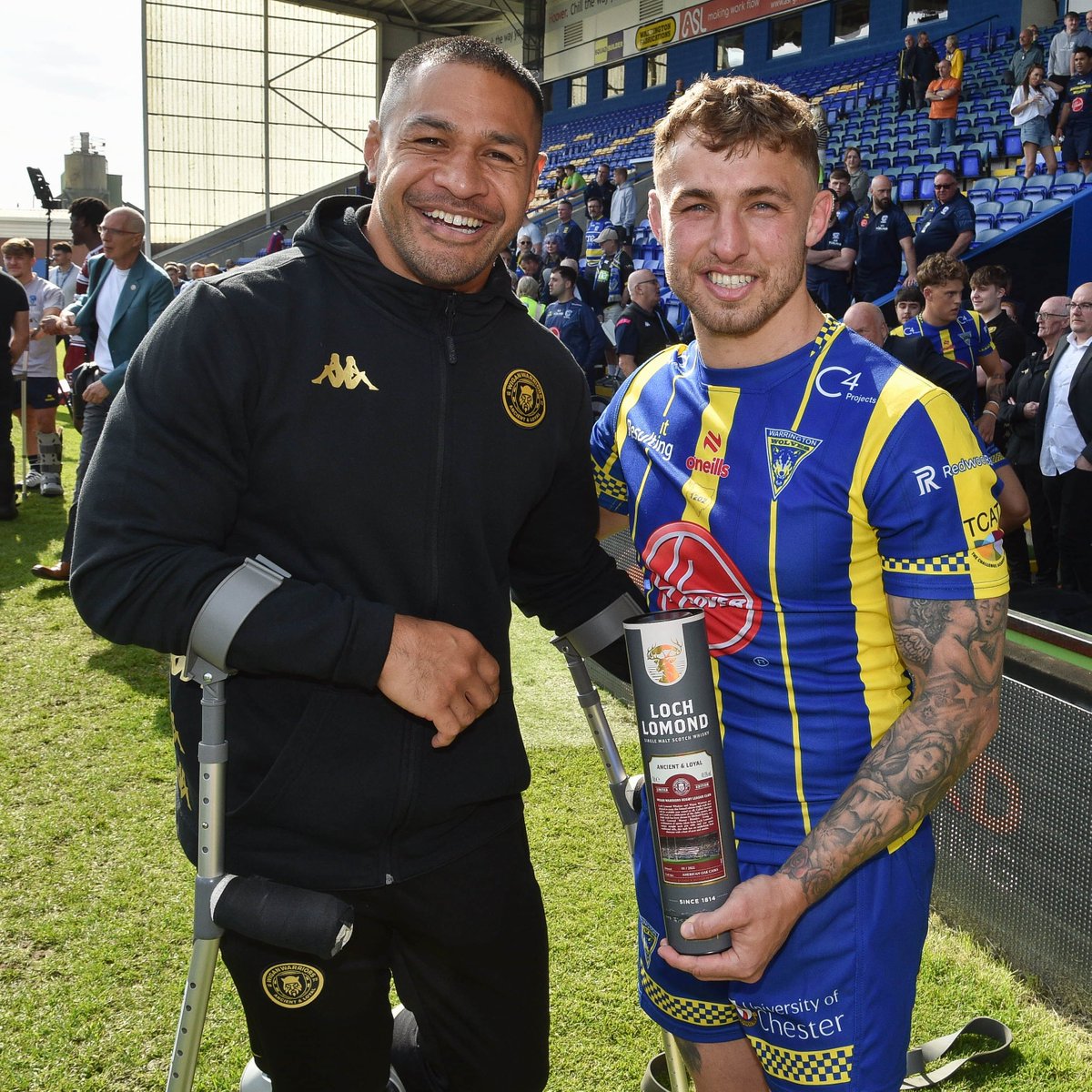 Wigan Warriors ๐โช๏ธ (@wiganwarriorsrl) on Twitter photo ๐ Congratulations to former Warrior, <a href="/SammPowell/">Sam Powell</a>, who made his 300th Career Appearance on Saturday and was presented with a bottle of <a href="/LochLomondMalts/">Loch Lomond Malts</a> 12-year-old malt after Saturday's game.
#WWRL ๐ Congratulations to former Warrior, <a href="/SammPowell/">Sam Powell</a>, who made his 300th Career Appearance on Saturday and was presented with a bottle of <a href="/LochLomondMalts/">Loch Lomond Malts</a> 12-year-old malt after Saturday's game.
#WWRL