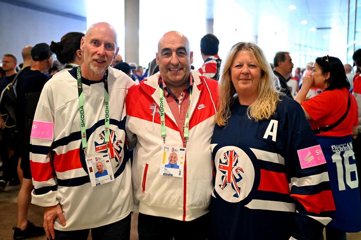 🙏 Ice Hockey UK would like to thank the Great Britain Supporters’ Club who have donated £10,000 to the GB Programme. Annette and Allan Petrie, who formed GBSC in 1993, are pictured below with IHUK General Secretary Andy French.

📝 Read more ➡️ tinyurl.com/5bvj26wa