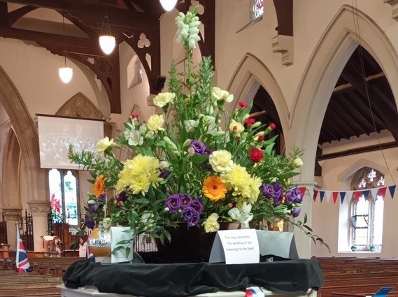 ChichesterDio's tweet photo. Happy #volunteersWeek! To all our lovely volunteers - thank you for all you do to make churches warm &amp; welcoming places. From greeting people, arranging flowers, brewing coffee, to keeping our buildings clean &amp; our grounds tidy. Thanks for being the heart &amp; soul of our churches. https://t.co/vHbyj5Ns1V