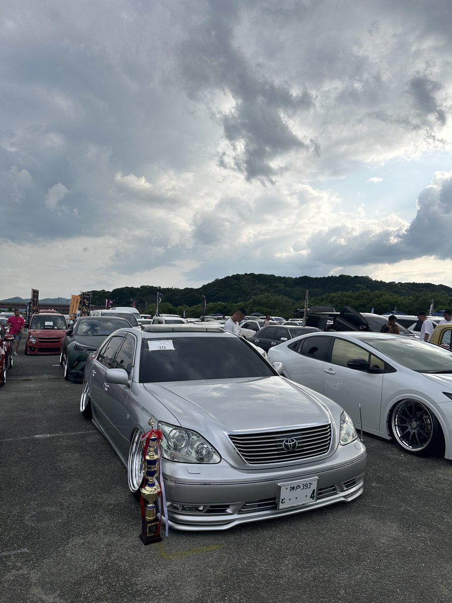 F_Shogo_0220's tweet image. ALJS セルシオ部門1位でした🏆

道中トランクアンテナ吹っ飛んだり、切符切られたりあったけどそれもいい思い出です😊

まさかの2年連続で部門1位貰えるとは思ってなかったので嬉しかったです‼︎

主催者の皆さん、参加された皆さんお疲れ様でした🍻

#ALJS