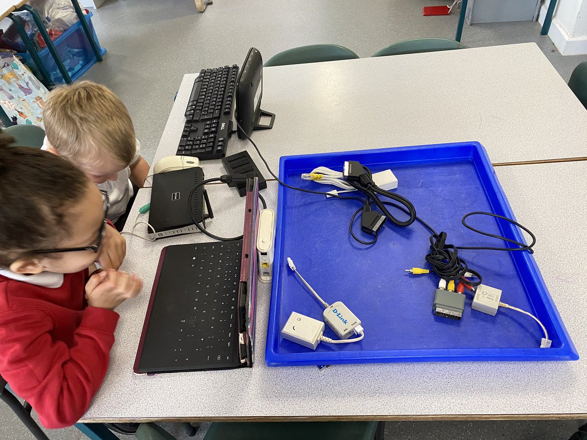 BcaApple's tweet photo. Enjoying our computing tinker tray. ‘We’ve connected ourselves together so we can play the same game. I’ll add a passcode!’ https://t.co/zQcSdzOqp9