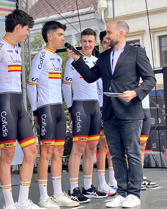 🇨🇿 Nuevas experiencias para @Samufdeez1 encadenado la Orlen Nations y la Course de la Paix con la Selección Española Sub 23. 🆕 El asturiano se mostró muy regular concluyendo 25º y completando las cuatro etapas en la parte delantera. 📸 Course de la Paix #SúmateAlVerde 💚