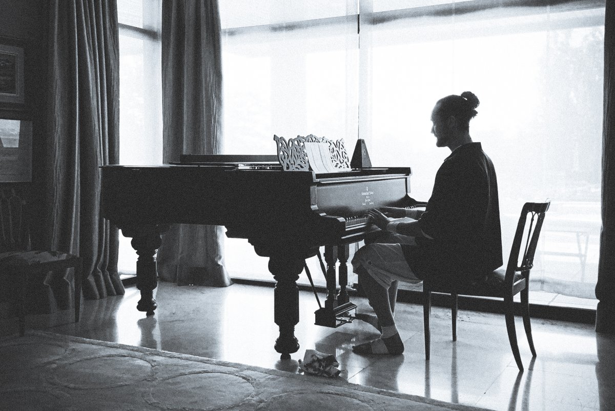 📷 Este piano no es un piano cualquiera. Su emplazamiento tampoco lo es. Allí, con él,
invocamos los fantasmas del pasado.

📷 Descúbrelo este jueves con 'Canción de fe y devoción'.

#FinYPrincipio #CanciónDeFeYDevoción #SongsOfFaithAndDevotion
#RockEspañol #IndieRock #Videoclip