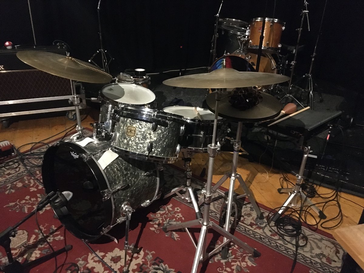 Audio/video recording with @silentcitiesmusic and @gabrielechiccamusic :)

#silentcities #london #indymusic #drums