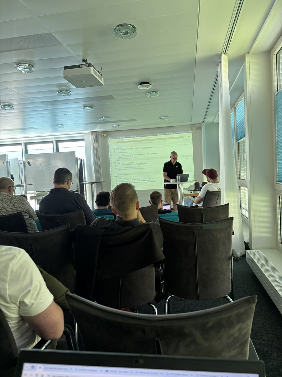 fabiopagoti's tweet image. Great #CodeJam @SAP with @qmacro covering service integration in #SAPCAP