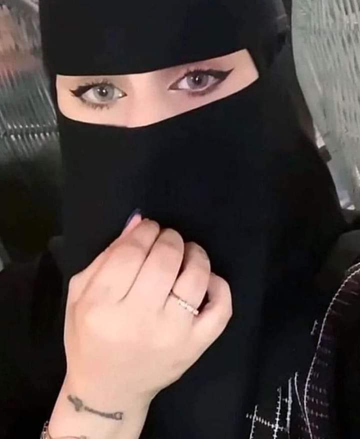 انا دكتوره نوف  الراجحي 
ارمله عقيم عمري ٤٠ ميسورة الحمدالله أملك منزل وسيارة و شركة أريد الزواج من رجل محترم وأمين لا يهم العمر يقبل يسافر لعندي وعلى كفالتي بدون مهر وتكاليفhh