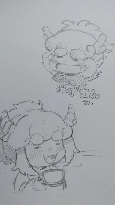 みずきんさん(@mizuki_souma )を娘と描く!
上が自分、下が娘。
この前タカヒコさんがみずきんさんを描いててちょっといいなーと思ったので。

娘にこれ何飲んでるの?ときいたら「いや、珈琲でしょ」と言われてしまった。そして
「そういうところでしょ?大事なの」と念を押されてしまった🐻‍❄️ 