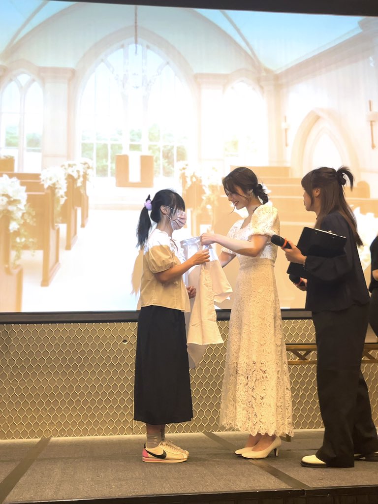 先ほど香港から帰ってきました✈️

昨日は初めての香港ファンミーティング
来てくださったみなさん
本当にありがとうございました☺️✨

楽しんでいただけましたか？？🤲🏻

私も初めての香港でしたが
皆さんのおかげで
すごく素敵な時間を過ごせました💐

このイベントを作り上げてくれた
スタッフの皆さん
来てくれたファンの皆さん
感謝の気持ちでいっぱいです🙏🏻

また香港に行きます！
ありがとうございました🤍