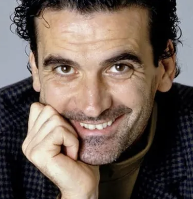 Grazie a tutti coloro che mi hanno seguita ieri su Rai1. Abbiamo fatto l'8,5%, confermandoci programma di fascia più visto, un ottimo dato di cui sono orgogliosa. Grazie a tutti, davvero. Faccio il lavoro che amo e ne sono fiera. #massimotroisi #SpecialeTg1 #Rai #ilcodicetroisi