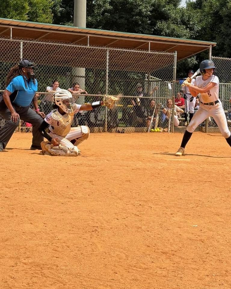 Adrianna_Gomez5's tweet photo. Great way to start the season 🥎🖤 We played as a team and had fun at the same time 🙌🏽 Batting average: .765 for the weekend ! 8 singles, 3 doubles, and 2 triples ! Got to play SS and catcher !
Can’t wait to see what the rest of the summer brings ! #beelite #tieronefastpitch https://t.co/LL0liAWzHd