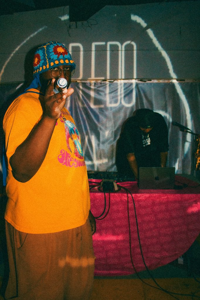 thedivinehippy's tweet photo. take me back to touring w/ da homies 😩 good times, good times indeed 🌞

forever grateful for this experience 🤞🏿✨ #WOAHTOUR 🗣️

📸: @laneisclosed https://t.co/WilHre0Ajz