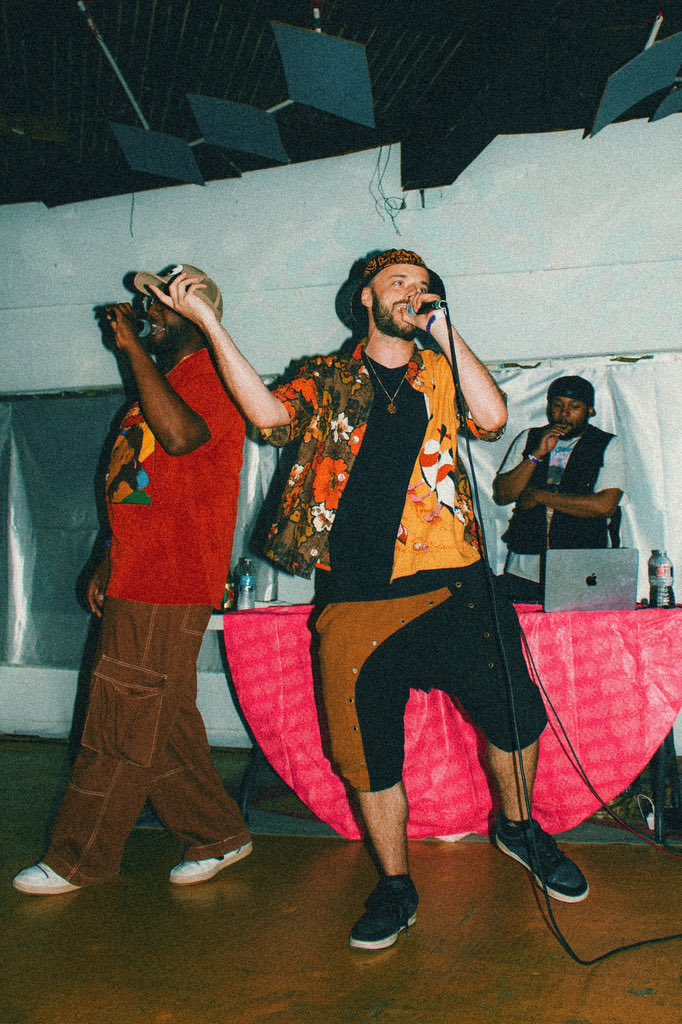thedivinehippy's tweet photo. take me back to touring w/ da homies 😩 good times, good times indeed 🌞

forever grateful for this experience 🤞🏿✨ #WOAHTOUR 🗣️

📸: @laneisclosed https://t.co/WilHre0Ajz