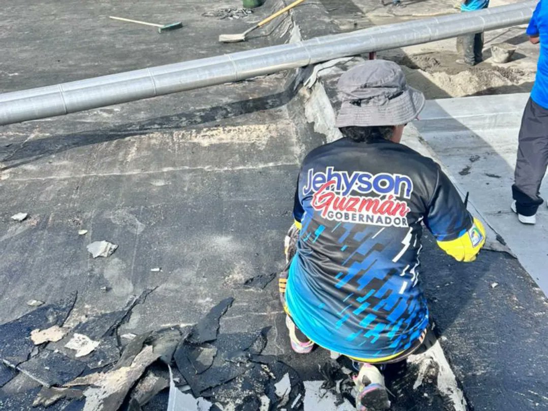 inmivimerida's tweet photo. Siguiendo lineamientos del gobernador @JEHYSONGUZMAN se realizó inspección técnica  a la obra de "Impermeabilización del Hospital Sor Juana Inés de la Cruz", Parroquia Spinetti Dini, Municipio Libertador del Estado Bolivariano de Mérida. https://t.co/mVo5tBUIz9