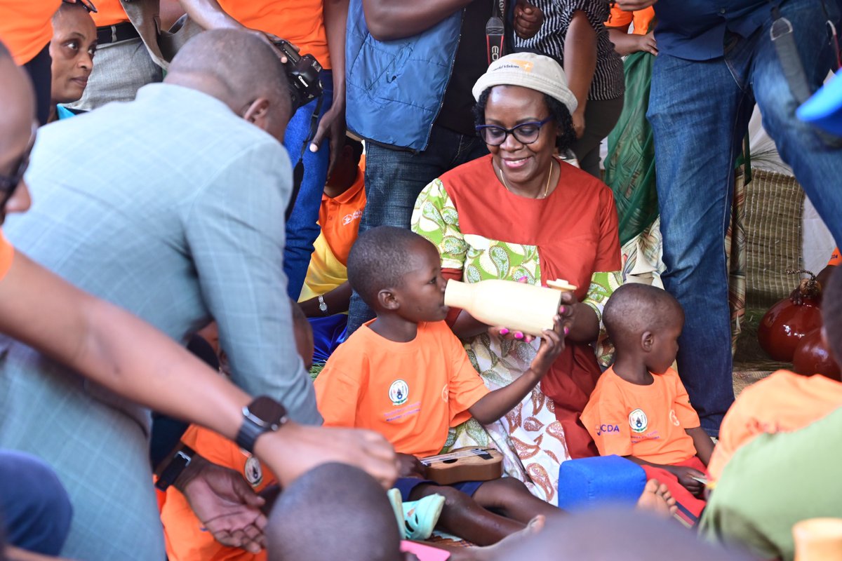 WVRwanda's tweet photo. Today, @WVRwanda joined @Bureradistrict, NCDA, RBC, and other partners during the launch of the Maternal &amp; Child Health week. During this week, there will be sensitization regarding immunization for children, sensitization on nutritious food, and hygiene among others.
#MCH https://t.co/nOprLEMAzg