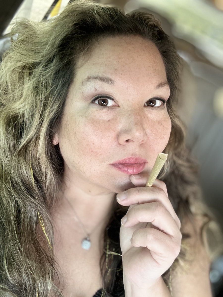 Shelley_Knight1's tweet photo. Loaded question cause I love seeing the comments, 😂. How old do you think I am??? #howoldareyou #howoldamI https://t.co/E7eVDagGz7