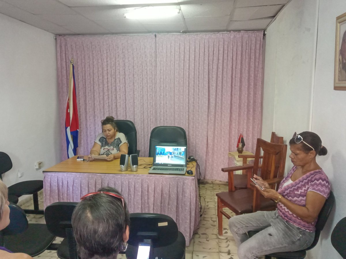Realiza la Dirección Estatal de Comercio matutino especial en saludo al 510 aniversario de la Villa.
#SanctiSpíritusEnMarcha 
#YayaboEn510
<a href="/DeivyPrezMartn1/">Deivy Pérez Martín</a> 
<a href="/AlexisLorente74/">Alexis Lorente Jiménez</a> 
<a href="/DiazCanelB/">Miguel Díaz-Canel Bermúdez</a> 
<a href="/DrRobertoMOjeda/">Dr. Roberto Morales Ojeda</a> 
<a href="/PartidoPCC/">Partido Comunista de Cuba</a>