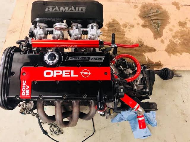 Vintageoddcars's tweet photo. Escolha UM desses motores e me conte que projetinho pacato você montaria 
GM C20XE
VW VR6
Ford V8 Coyote 
V10 do dodge Viper https://t.co/WxOqyJIXE9