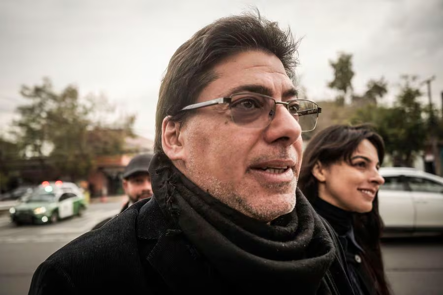 latercera's tweet photo. 🔴#AlertaLT | Prisión preventiva para el alcalde Daniel Jadue https://t.co/s1Utlwfb6J https://t.co/vG9nhlRaVb