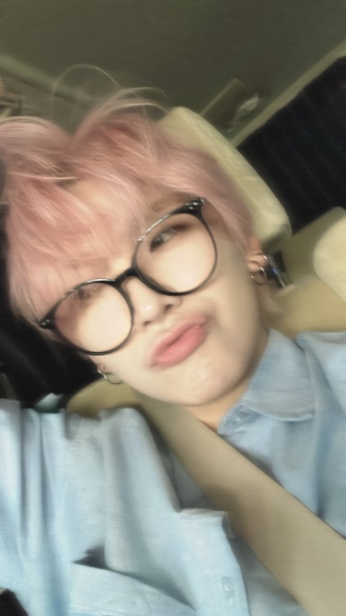 THE GLASSES AND THE PINK HAIR OHHHGG