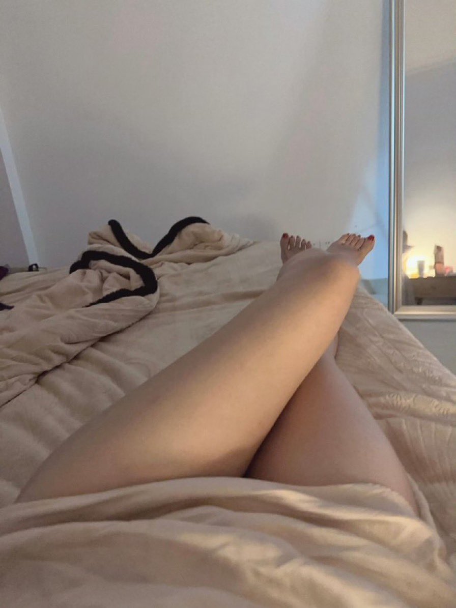 qian683's tweet photo. 屋企自己一个 
好想試吓俾人係sofa插到上床
然後一齊沖涼又插到我趴係牆到
好淫🥹🥹 食左避孕藥 想仆嘢嘅哥哥可以唸下唔套射滿我
#hk #留言報名 #轉推按愛心 #香港女仔 https://t.co/IErf4MXDGZ