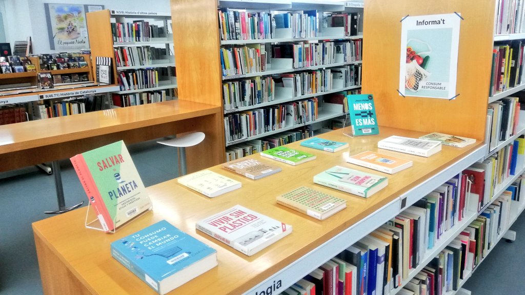 BiblioRipollet's tweet photo. Avui, a l'espai #Informat, podreu trobar informació sobre consum responsable, consum ètic, ecologia social... https://t.co/x9LU7yojnM