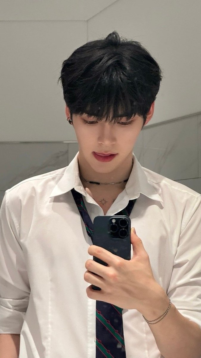hanbinpotato's tweet photo. ←ソンハンビン　　　　そんはんびん→

えと、同一人物ですね https://t.co/GB6r6vvwX2