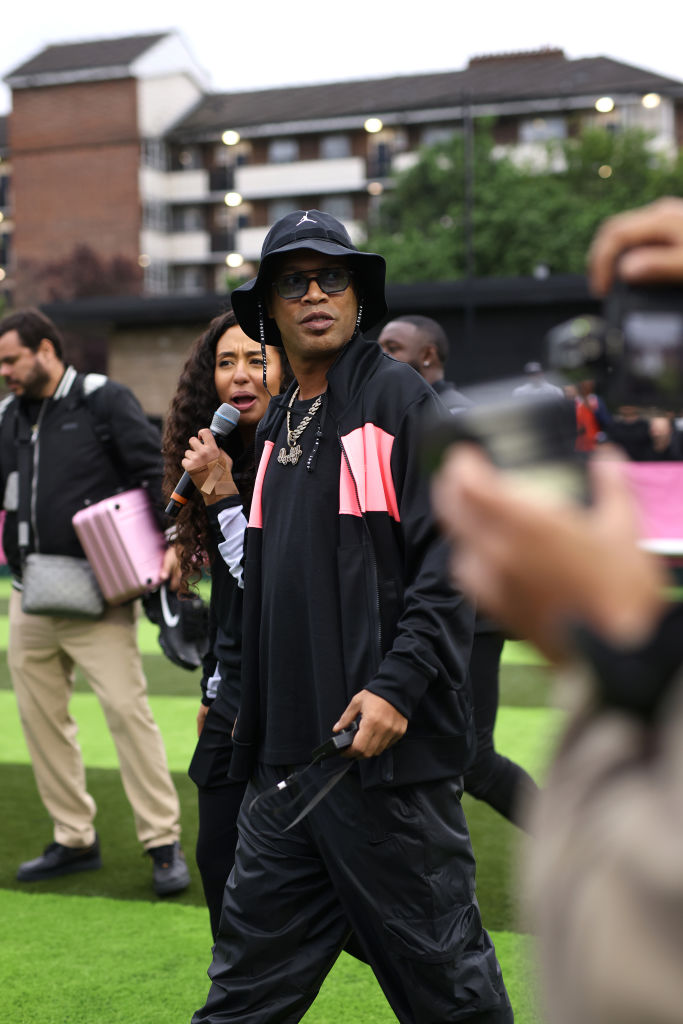 Football legend Ronaldinho made a surprise appearance at the five-a-side pitches in Shepherds Bush on Friday! The former Barcelona & Brazil star arrived at the Powerleague in South Africa Road in a pink Rolls Royce, where he then had a quick kickabout and took photos with fans.