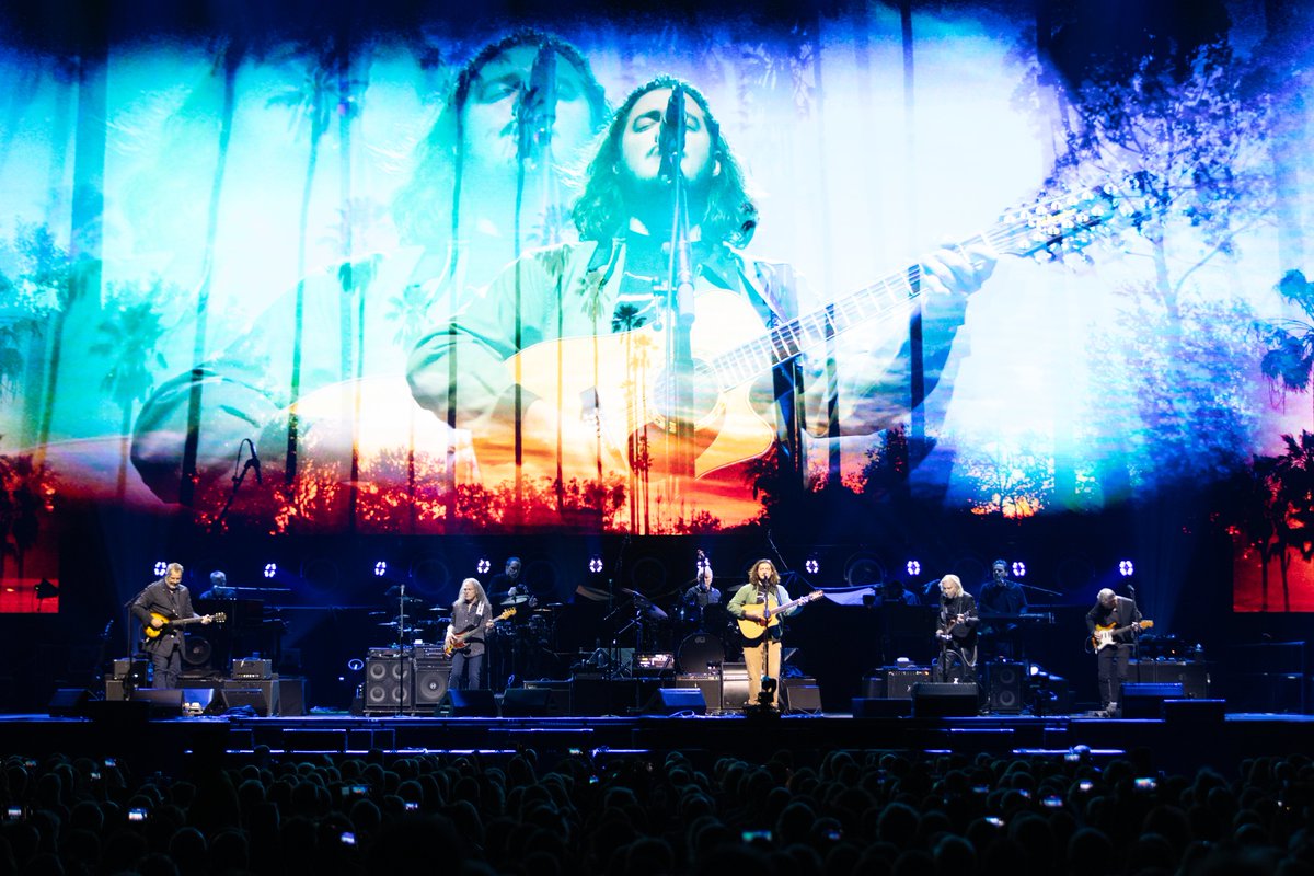 "Perfection never looked so easy. A bulletproof evening of extraordinarily effortless musicianship" - The Telegraph

Rave reviews all around for Eagles' final ever shows here in the UK. Don't miss out on the last 3👇
cooplive.com/events/58/the-…