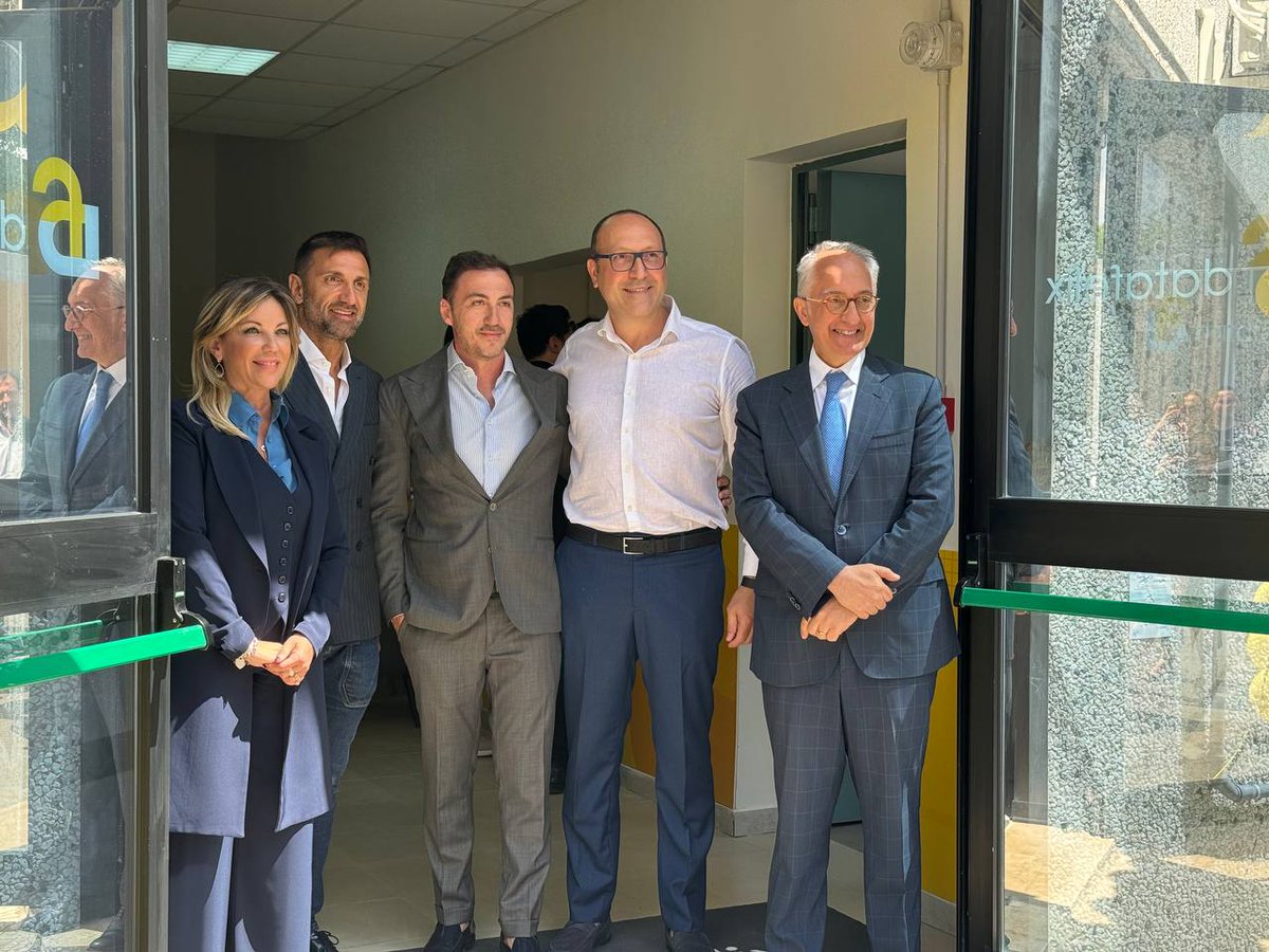 MIX_exchange's tweet photo. 🎉 Questa mattina a Caserta è stato ufficialmente inaugurato DF01, il nuovo data center carrier neutral TIER III+ del Sud Italia e sede di MIX-Caserta, l'IX locale di MIX!

#Internet #Peering #network #IXP https://t.co/SDZ9ium7Uj