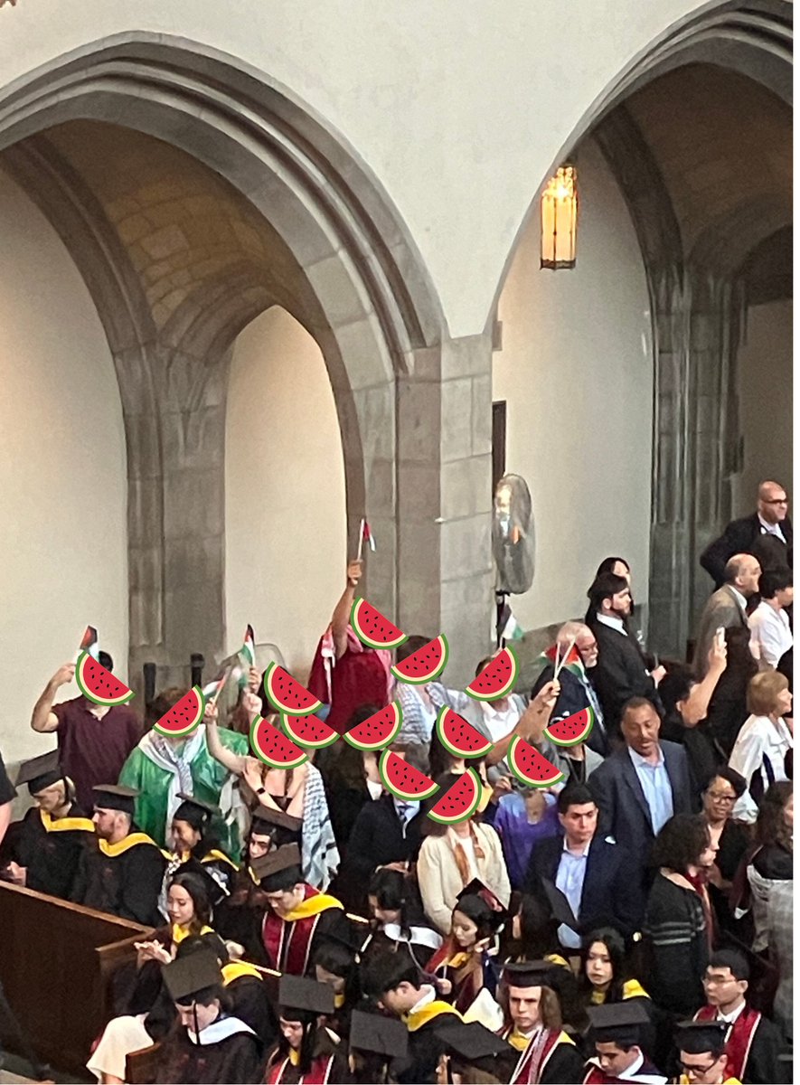 UCLaborCouncil's tweet photo. Banner drop met with cheers this weekend at the UChicago SSD graduation. 
The message was heard loud and clear — Disclose, Divest, Repair.
Free Palestine! https://t.co/fd3yU9Q7xs