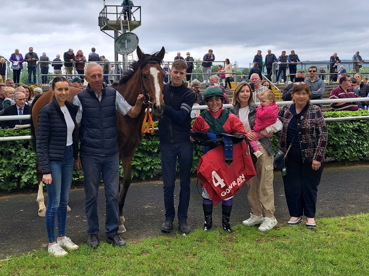 Pink Socks &amp; <a href="/AmyJoHayes4/">Amy Jo Hayes</a> with winning connections <a href="/GowranPark1/">Gowran Park</a>