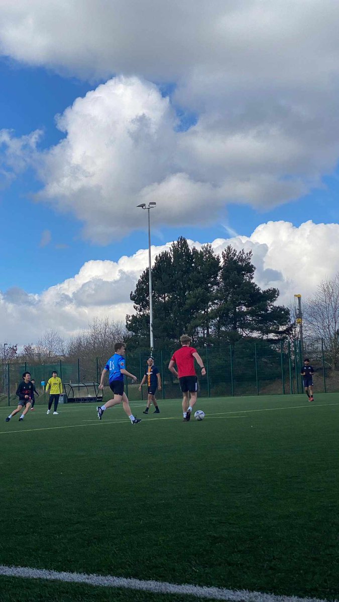WarwickChessALM's tweet photo. A delight for @WarwickChess Alumni to return for the 6th Warwick Rapidplay♟️, and play in the annual Alumni-Society Football Match.🥅

Great to bring together chess players spanning 20 generations of the University.

Score: 4-4, Alumni won on penalties⚽
[Last year, we lose 7-2!] https://t.co/APLe664kRK
