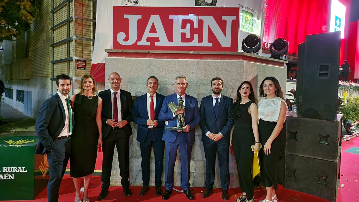 Muchas gracias al equipo de <a href="/Clece_/">CLECE</a> en Jaén por acompañarme durante la entrega del galardón “Jiennense del Año 2023” en la categoría de Sociedad. Sin su gran labor no hubiera sido posible implantar de manera tan exitosa la política social de nuestra compañía en la provincia.