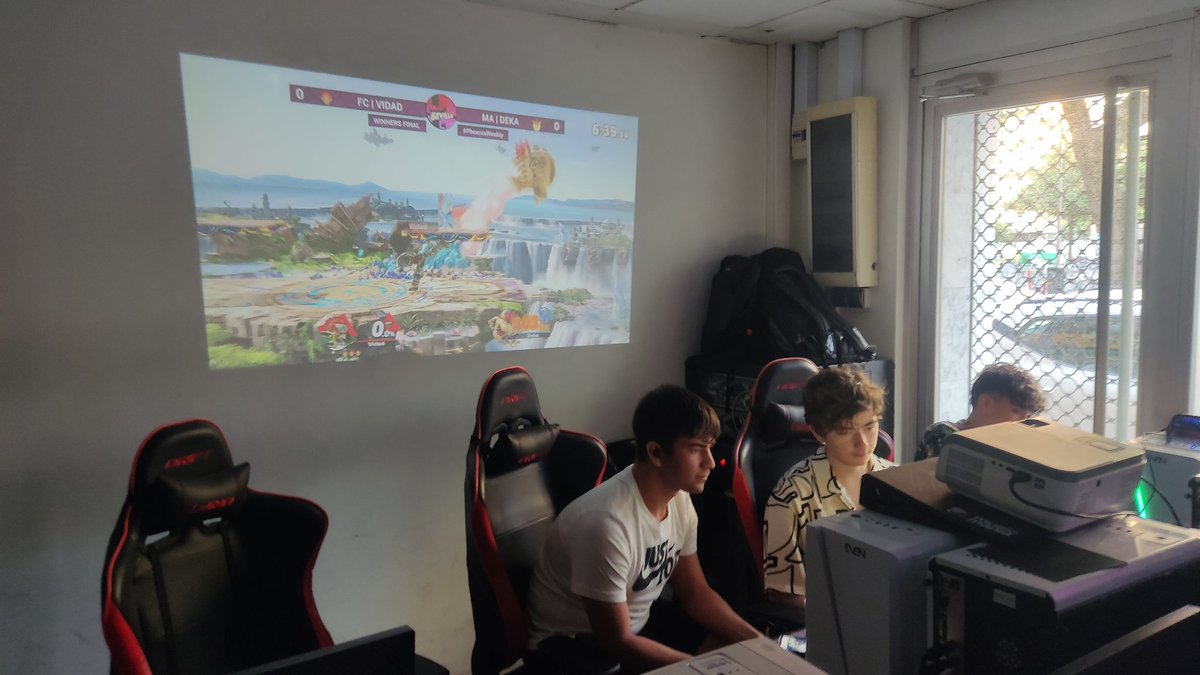 SmashSevilla's tweet photo. El pasado weekly estrenamos proyección del stream gracias a la nueva incorporación de @Challenger_GC.

¿Tenemos los mejores weeklies de España? Si antes lo eran de por sí, yo digo que quizás. 💅 https://t.co/rrmrMtXA52