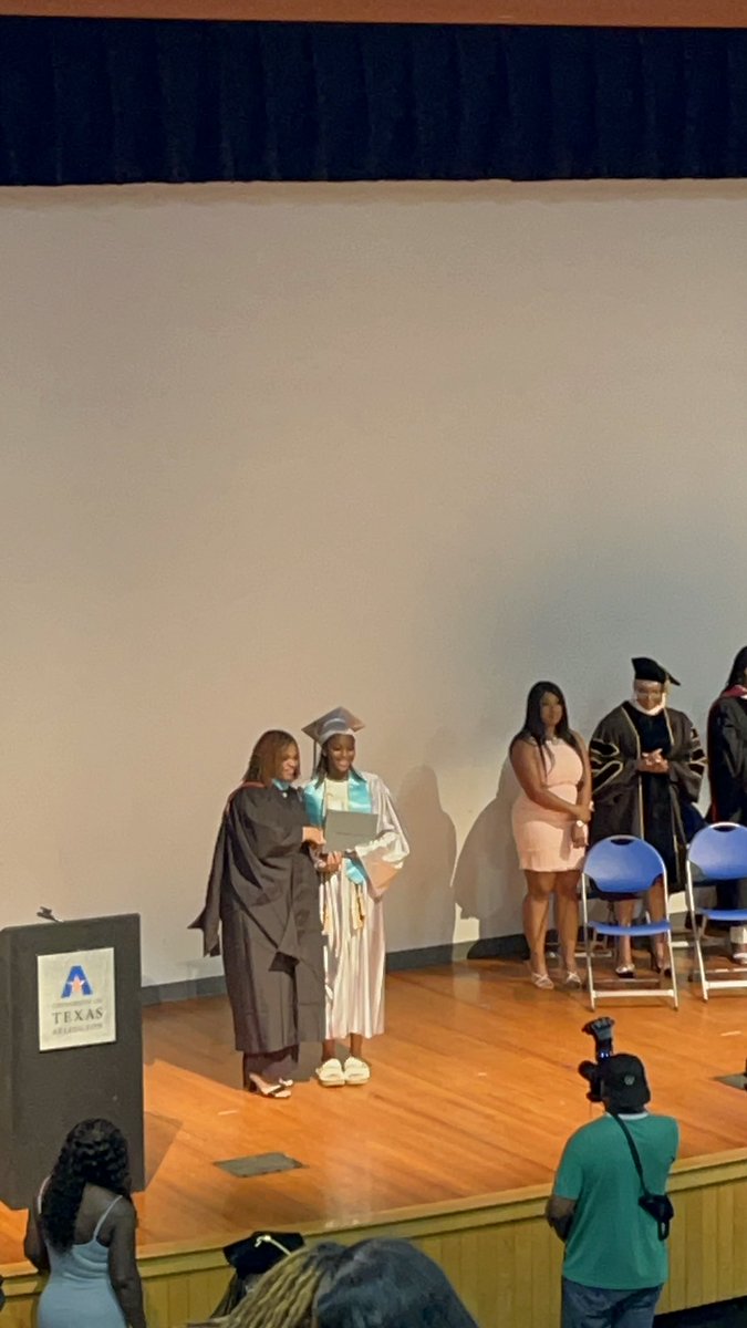 Mia Evans tweet media