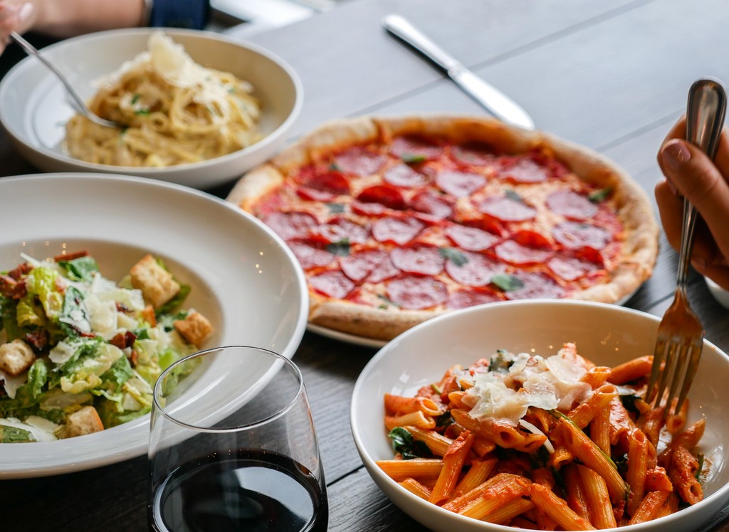 Via_Cibo's tweet photo. Start your week off with our 2 Can Dine Special. Grab your favourite person and enjoy any 2 pastas or pizza, Caesar salad and Italian donuts. $45.99
Dine in Only.
#mondaymood #italian #2candine #pasta #pizza #authentic #dinewithus #goitalian #italianrestaurant $HBFG https://t.co/AuZEdMcwQ6
