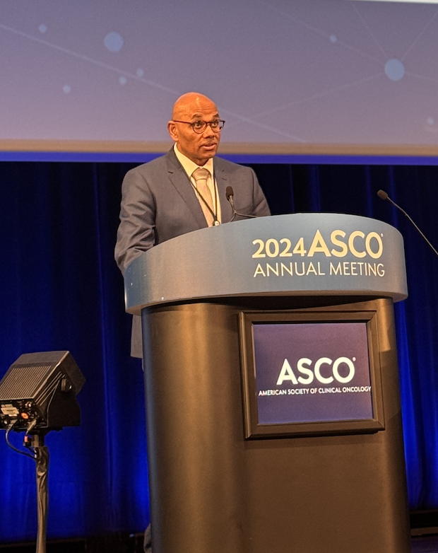 Dr Thomas John presenting the ADAURA MRD analysis at the ASCO 2024 podium