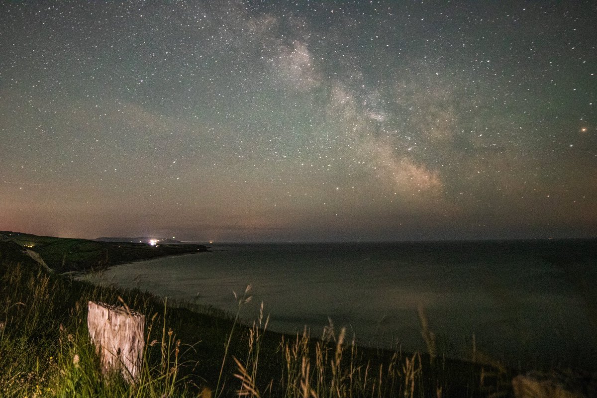 izzyhorne's tweet photo. Went straight out with the camera after work last night to get a few pictures of the Milky Way at Freshwater Bay. Summer is here ! 💫 🌙 #IOW https://t.co/TgU2WDbqyN