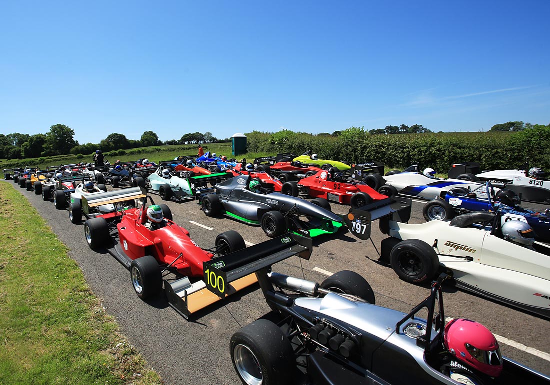 RobMacShots's tweet photo. My favorite car park 😍🏎️ @shelsleywalsh @aut0mob #Toppaddock #Hillclimb https://t.co/zJ9uUfPRiQ