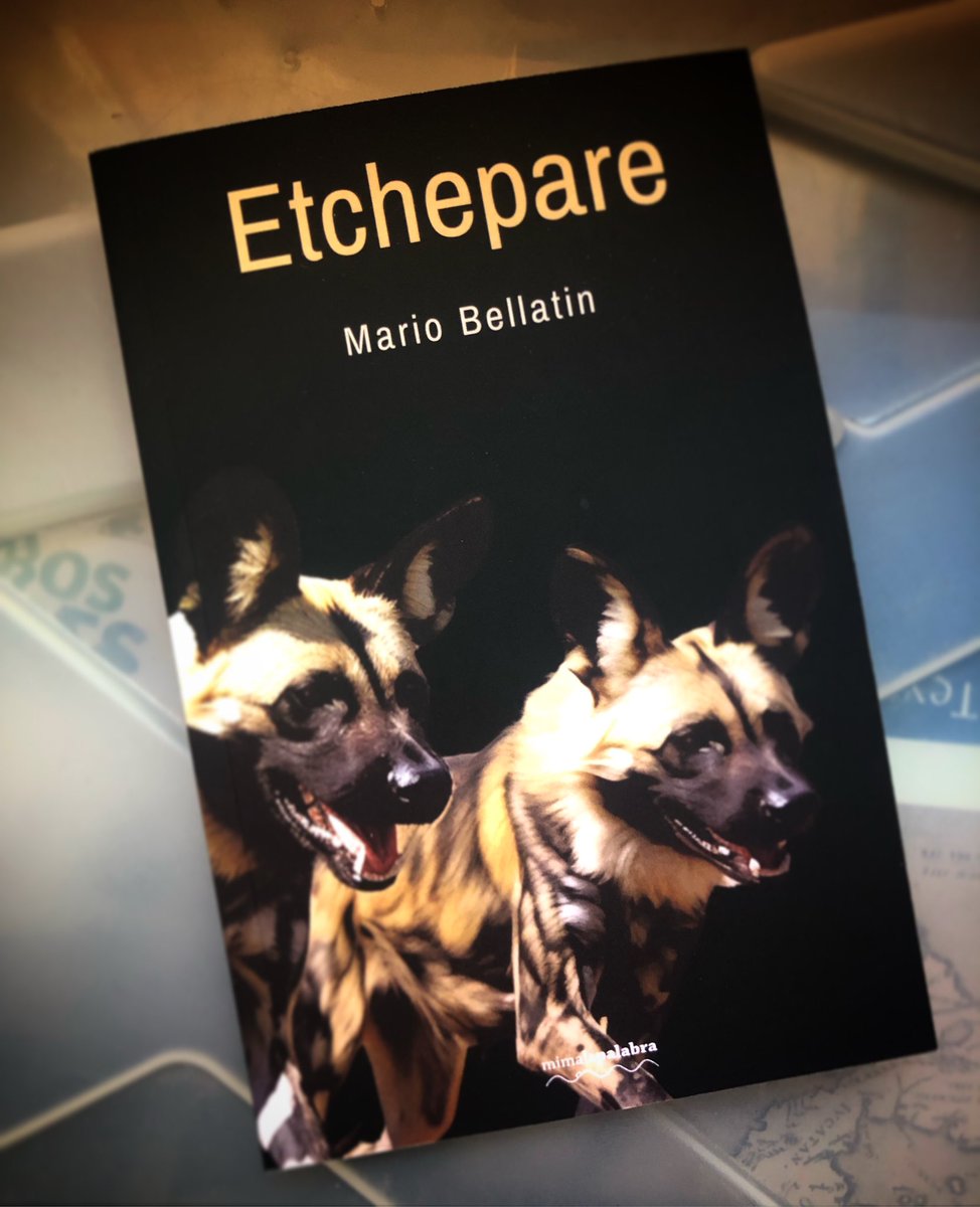 Mientras llega a Honduras «Salón de belleza» (en julio), pasamos por aquí para recordarles que el año pasado publicamos esta deliciosa novela breve de Mario Bellatin: «Etchepare», 

👉🏻Pueden pedírnosla directamente a nosotros o encontrarla en las librerías.