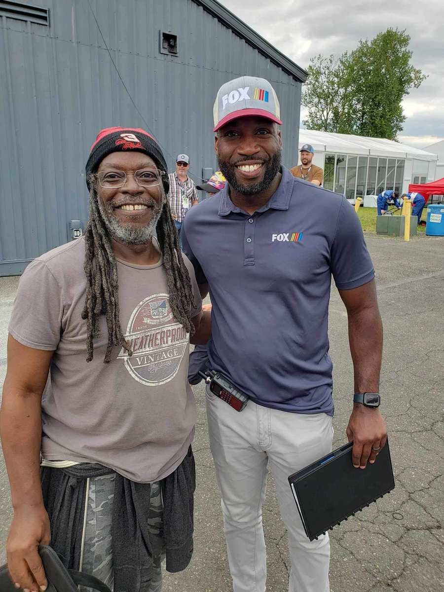 1kdkny's tweet photo. @JoshRSims ... Thank you for taking the time for the quick conversation! Much respect to you, sir 😌
@MambaSmith34 .... See if you can come with Josh next year! We can hang for a bit if y'all want to! #NoDrama #NoTroubles ! https://t.co/a1l1b4K52A