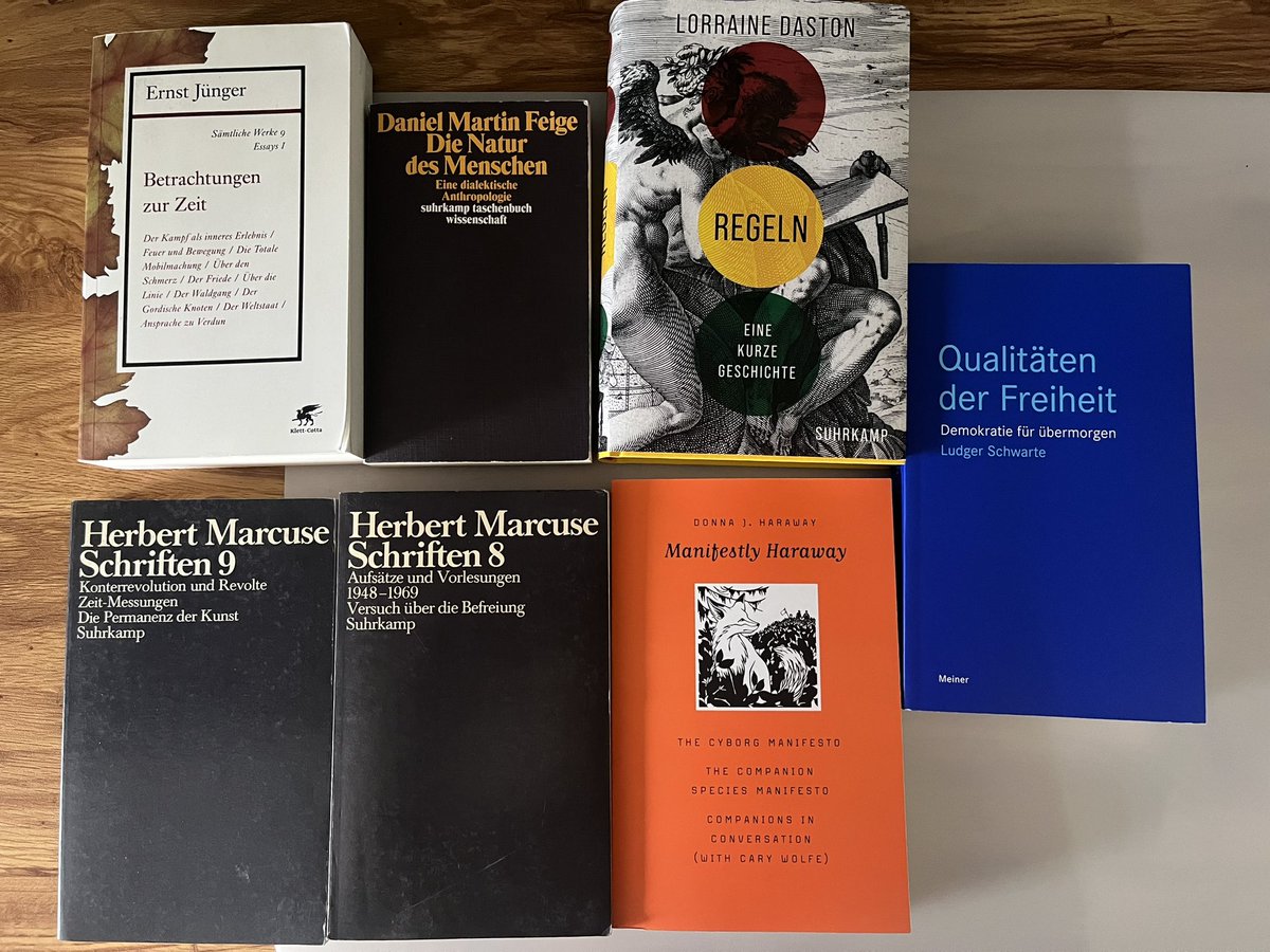 Der Montag fängt ja schonmal gut an u.a. mit <a href="/DanielMFeige/">Daniel Martin Feige</a> und <a href="/LudgerSchwarte/">Ludger Schwarte</a>! Im Semester ist vor dem Semester. Oder so.