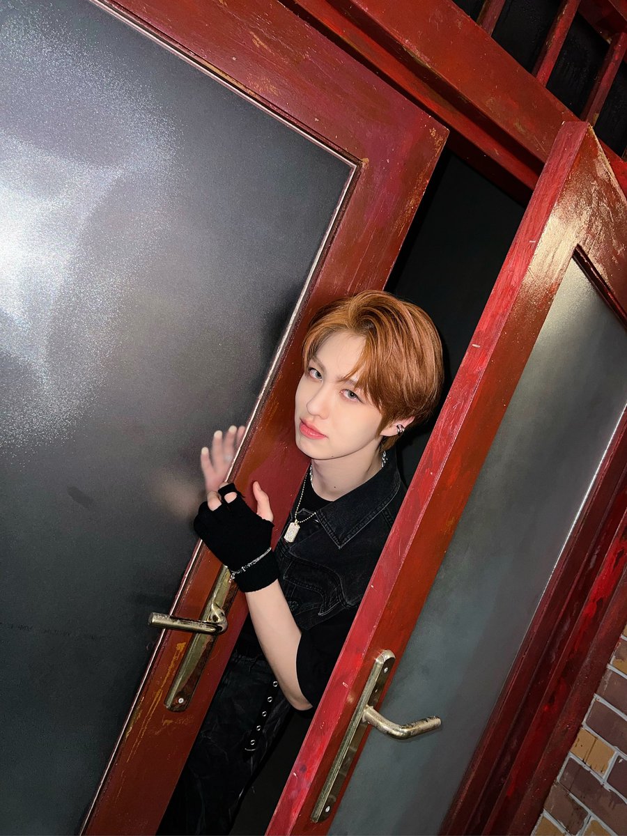 [#에이든]

킥인더도어~🚪

#EPEX #이펙스 #AYDEN #에이든