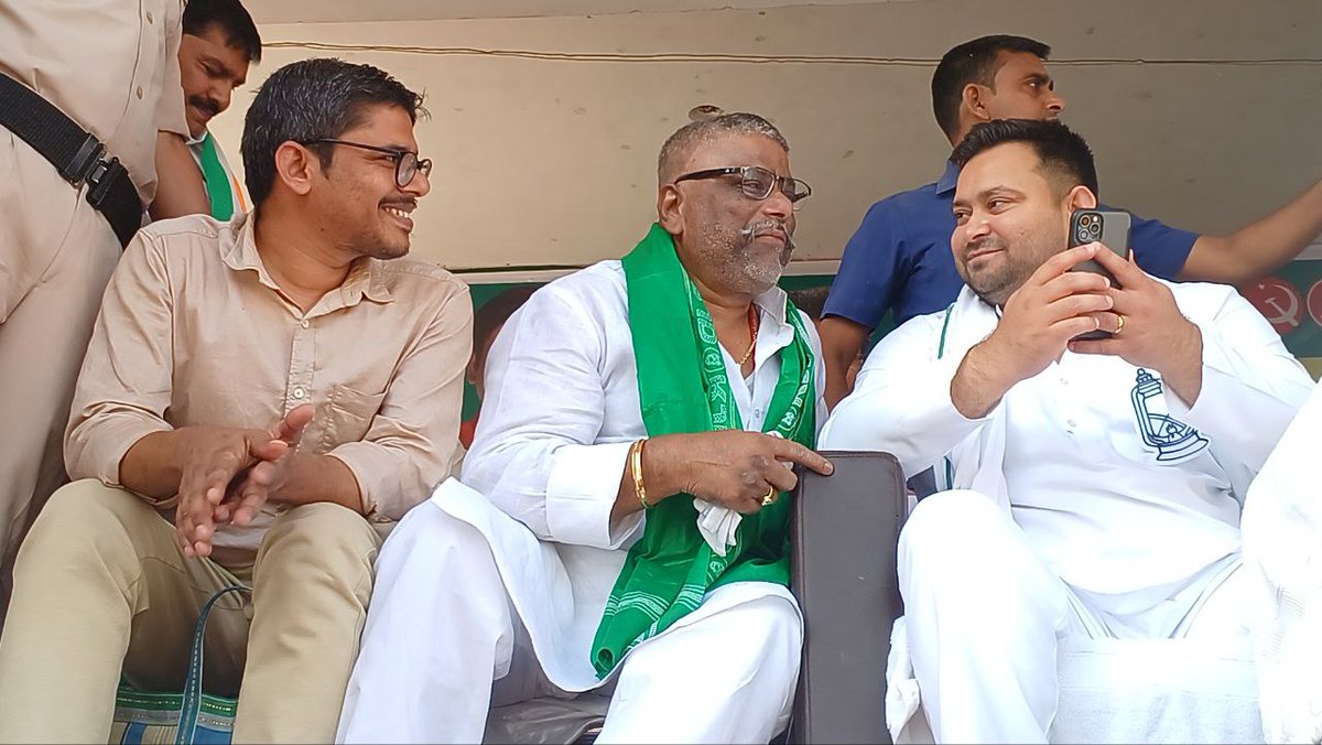 jayantjigyasu's tweet photo. वो आए घर में हमारे ख़ुदा की क़ुदरत है
कभी हम उन को कभी अपने घर को देखते हैं।
- ग़ालिब
नये बिहार की रचना के अग्रदूत व यशस्वी नेता प्रतिपक्ष तेजस्वी जी खगड़िया लोकसभा क्षेत्र से महागठबंधन के उम्मीदवार कॉमरेड संजय कुशवाहा जी के पक्ष में प्रचार करने हमारे विधानसभा क्षेत्र अलौली आए थे https://t.co/X0IZZ9urIl